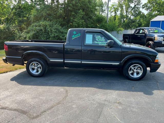 used 2001 Chevrolet S-10 car, priced at $2,400