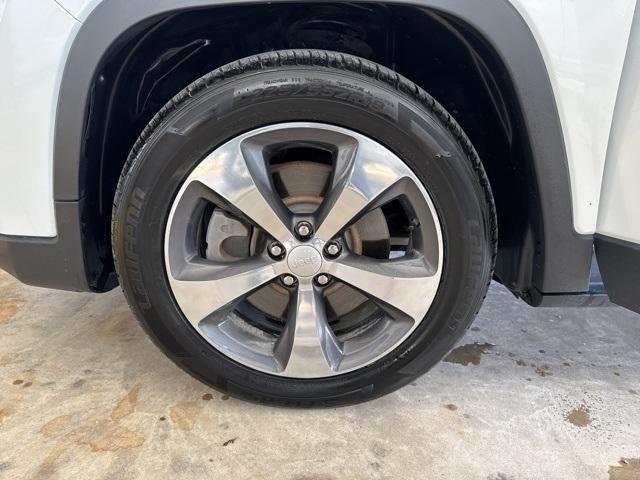 used 2020 Jeep Cherokee car, priced at $18,753