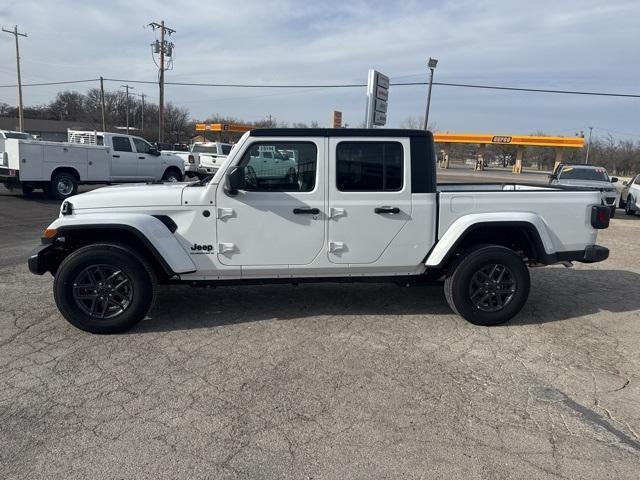 new 2024 Jeep Gladiator car, priced at $39,555