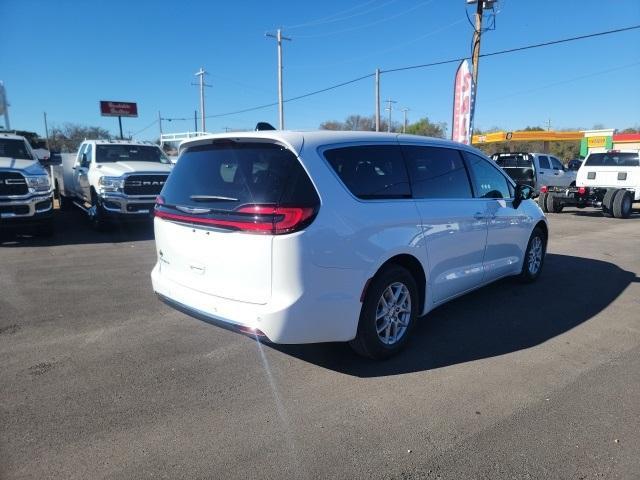 new 2025 Chrysler Pacifica car, priced at $39,945