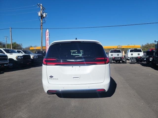 new 2025 Chrysler Pacifica car, priced at $39,945