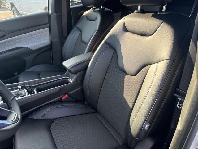 new 2025 Jeep Compass car, priced at $28,868