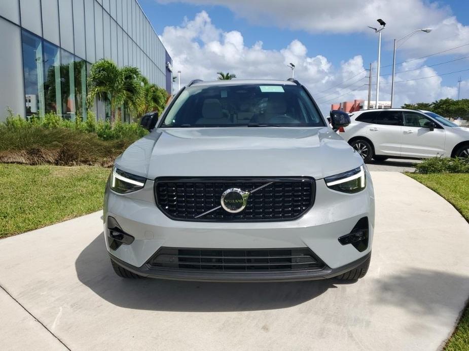 new 2025 Volvo XC40 car