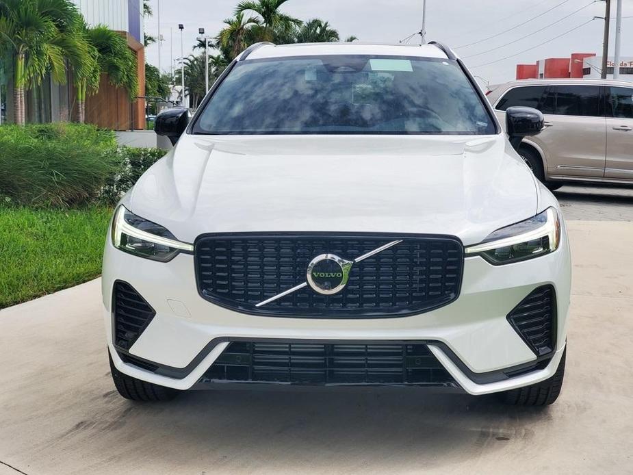 new 2025 Volvo XC60 Plug-In Hybrid car