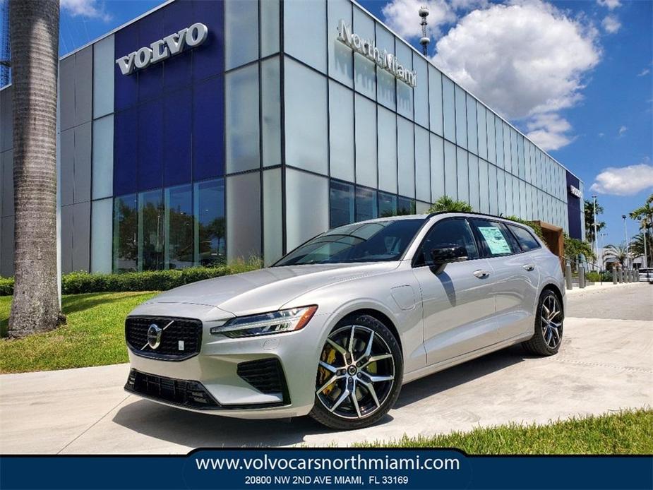 new 2024 Volvo V60 Recharge Plug-In Hybrid car