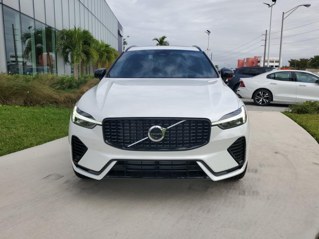 new 2025 Volvo XC60 Plug-In Hybrid car