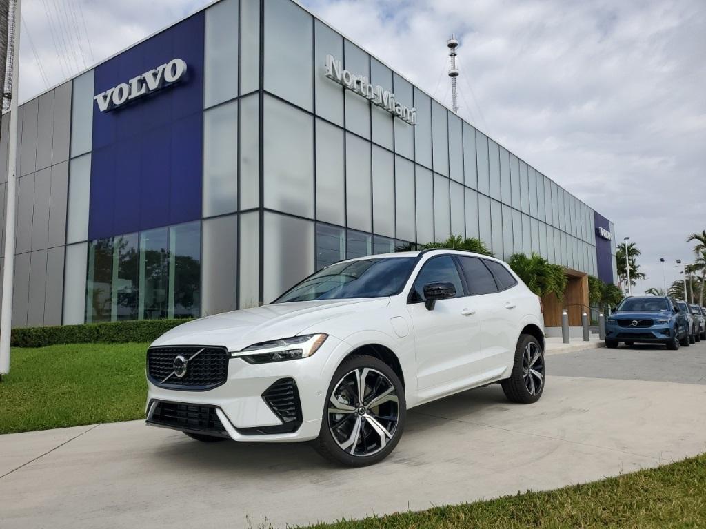 new 2025 Volvo XC60 Plug-In Hybrid car