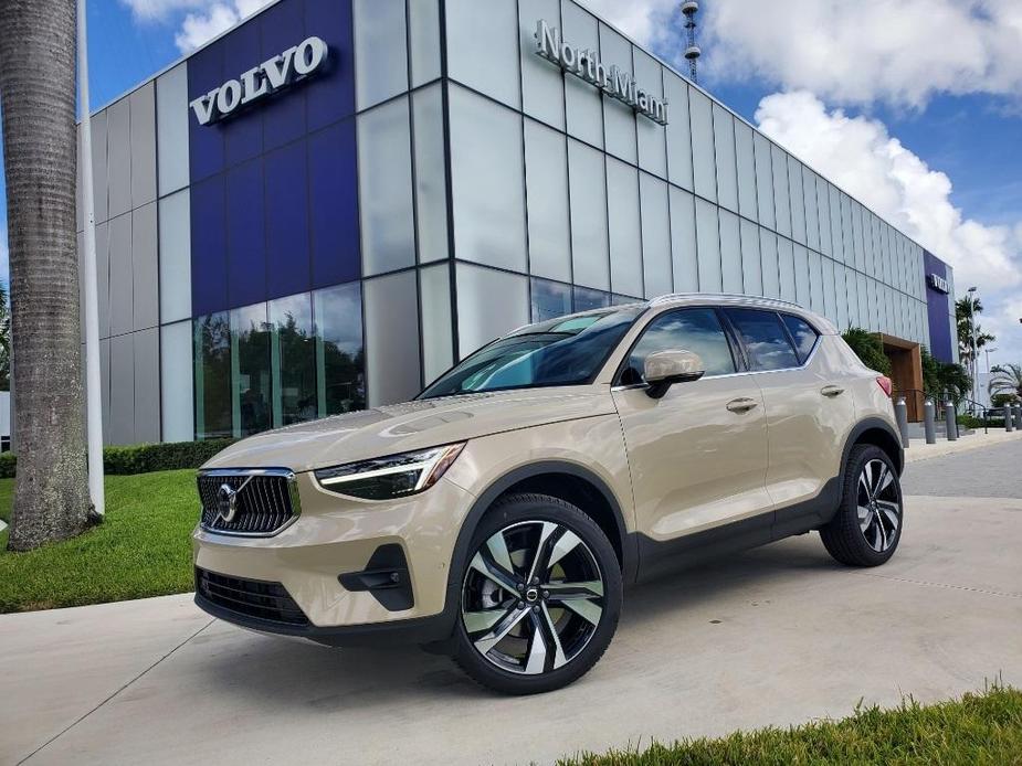 new 2025 Volvo XC40 car