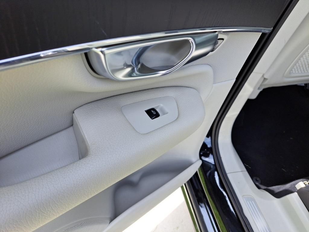 used 2020 Volvo XC90 car, priced at $26,500