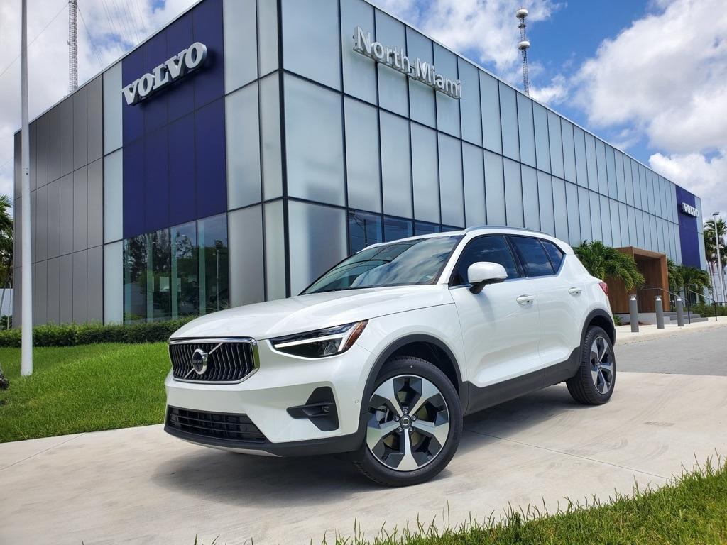 new 2025 Volvo XC40 car