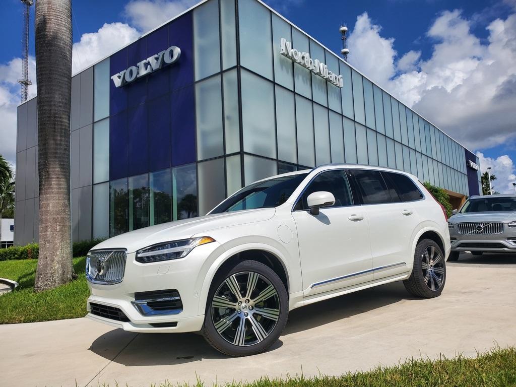 new 2025 Volvo XC90 Plug-In Hybrid car