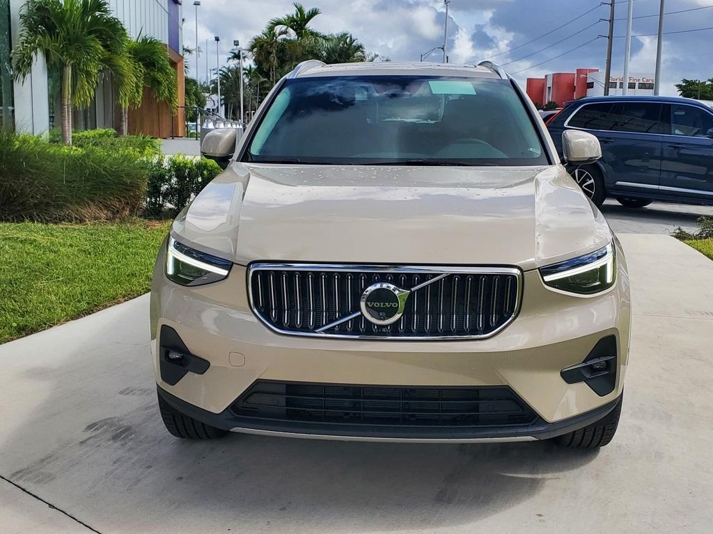 new 2025 Volvo XC40 car