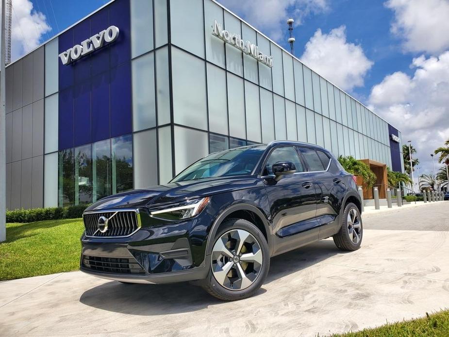 new 2025 Volvo XC40 car