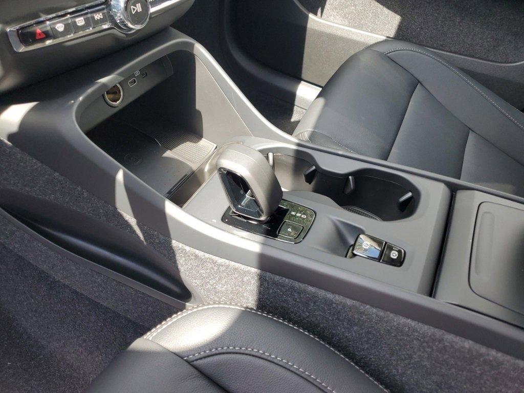 new 2025 Volvo XC40 car, priced at $45,015