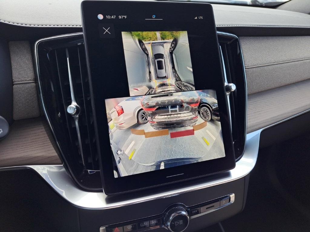 new 2025 Volvo XC90 Plug-In Hybrid car