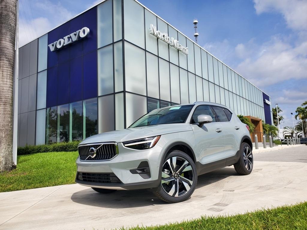 new 2025 Volvo XC40 car