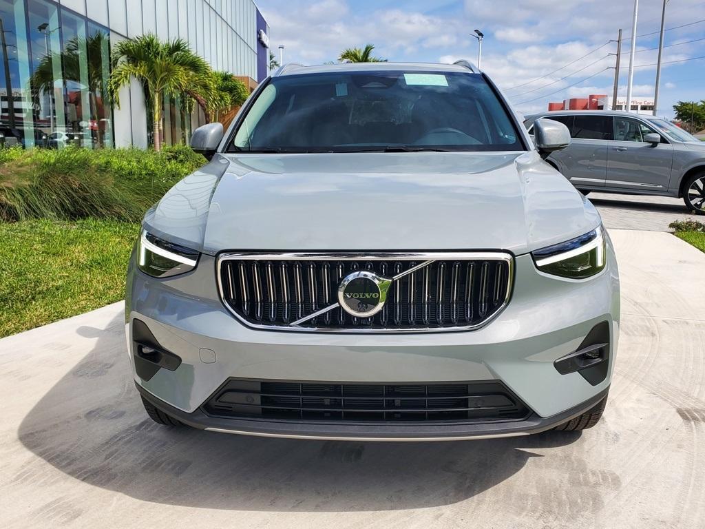 new 2025 Volvo XC40 car