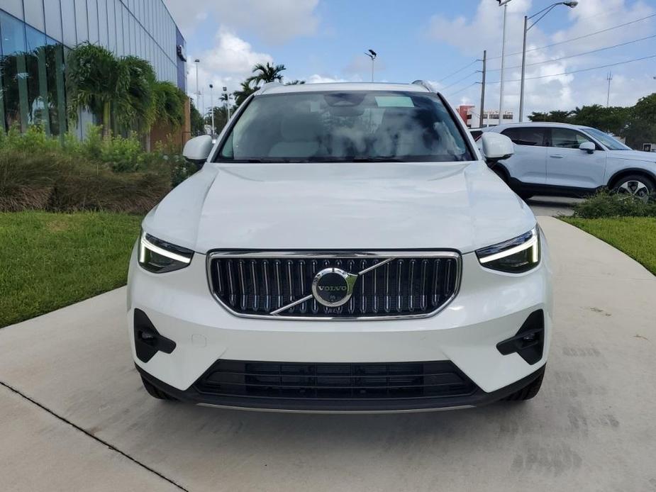 new 2025 Volvo XC40 car