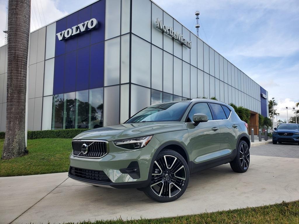 new 2025 Volvo XC40 car