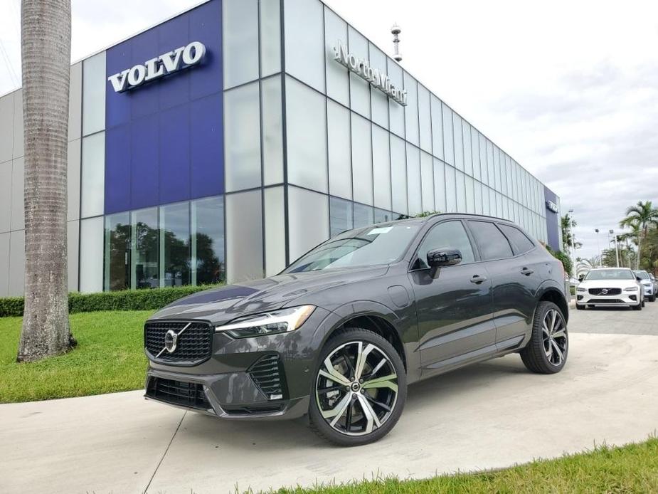 new 2025 Volvo XC60 Plug-In Hybrid car