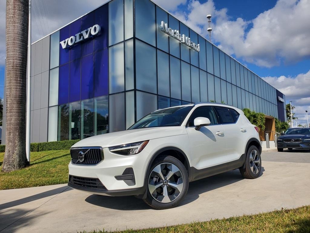 new 2025 Volvo XC40 car