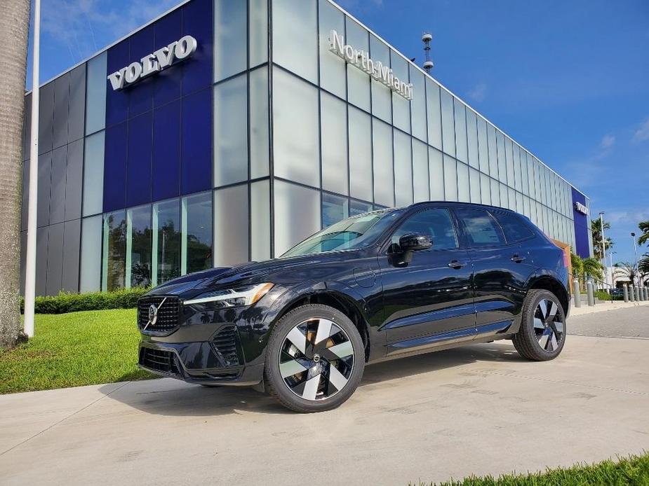 new 2025 Volvo XC60 Plug-In Hybrid car