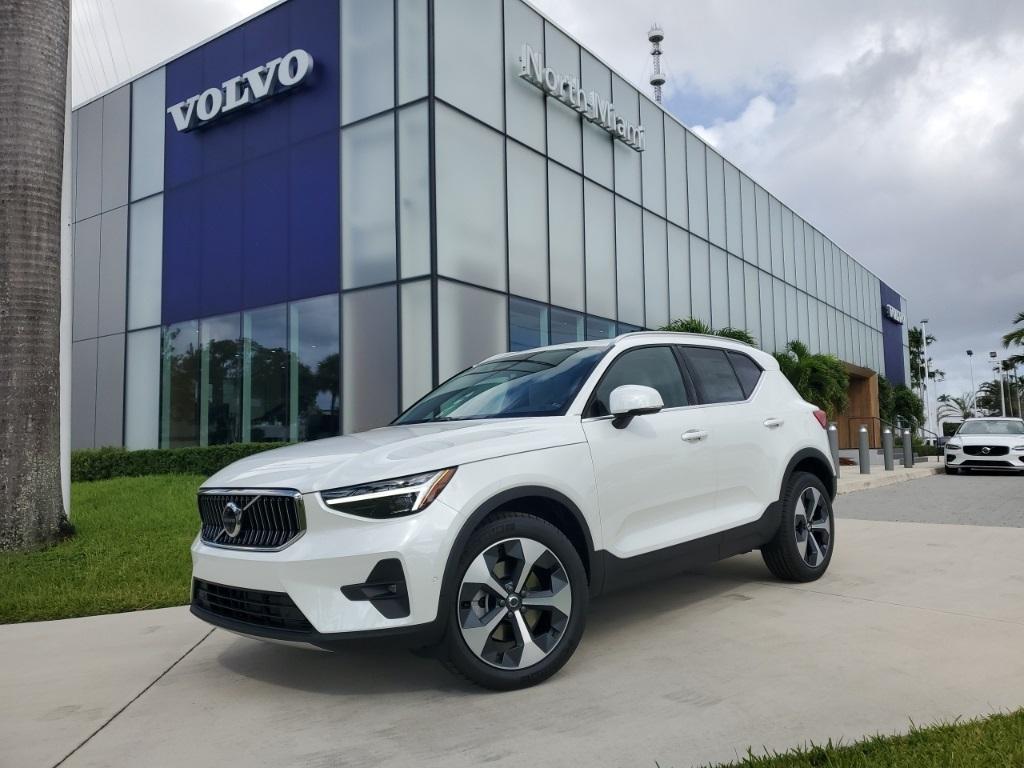 new 2025 Volvo XC40 car