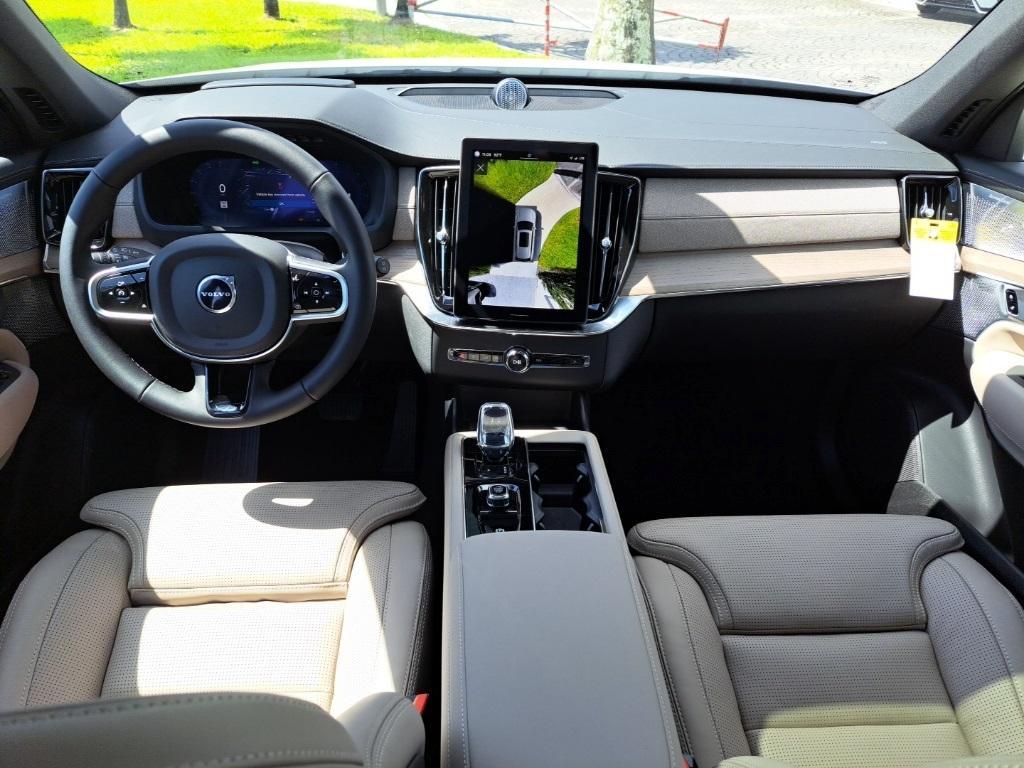 new 2025 Volvo XC90 car