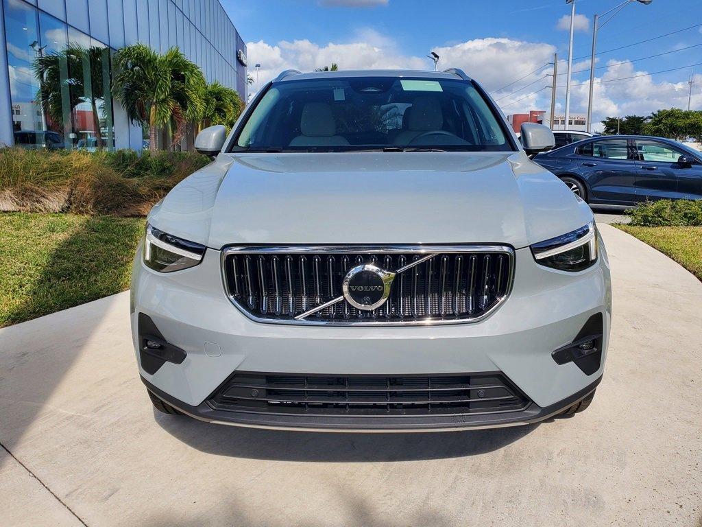 new 2025 Volvo XC40 car, priced at $46,315
