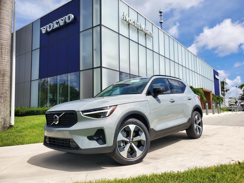 new 2025 Volvo XC40 car