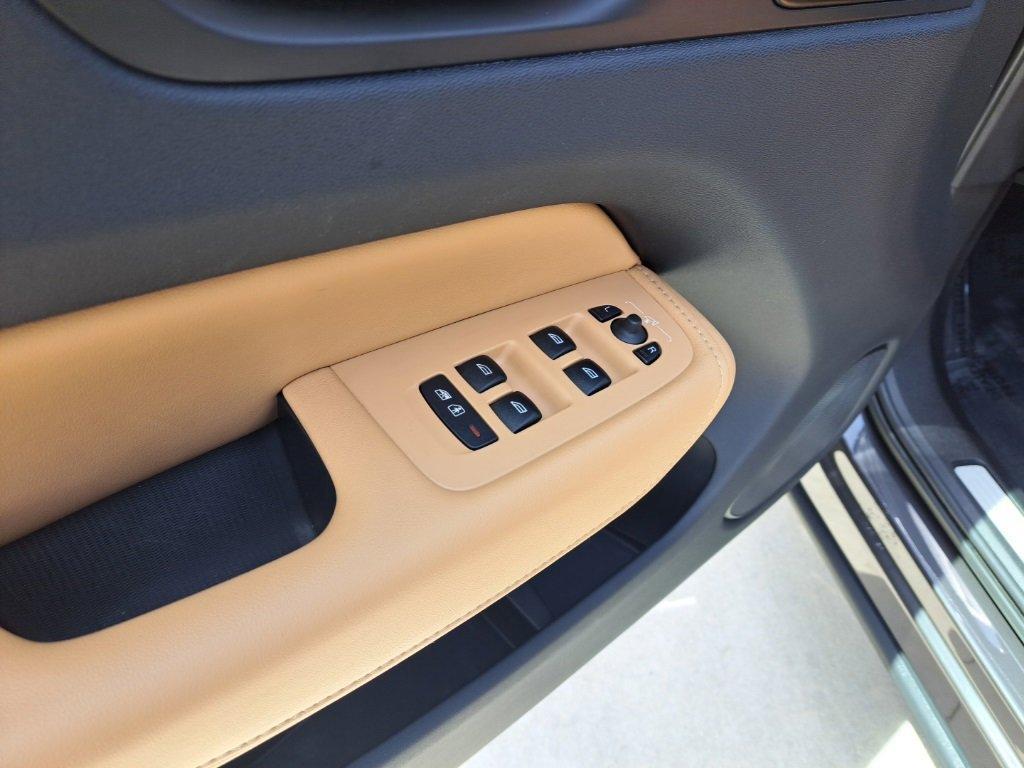 used 2023 Volvo XC60 car, priced at $37,995