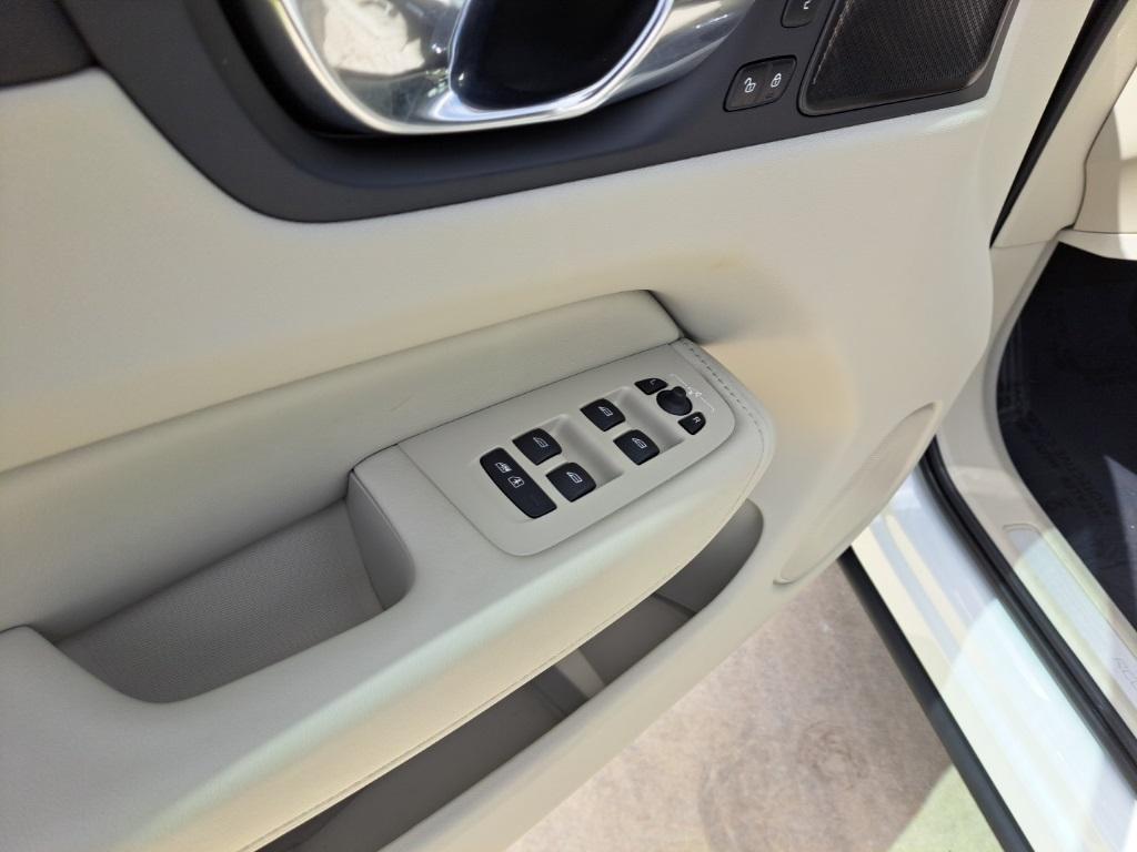 used 2023 Volvo XC60 Recharge Plug-In Hybrid car, priced at $48,500