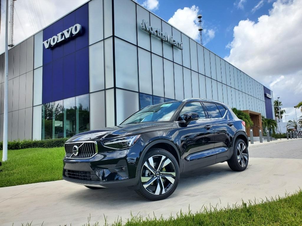 new 2025 Volvo XC40 car