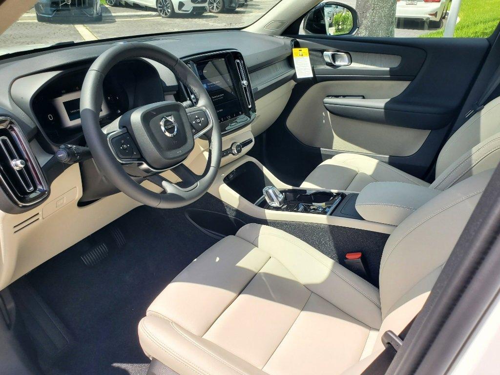 new 2025 Volvo XC40 car, priced at $46,315
