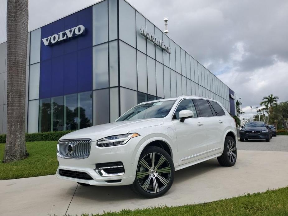 new 2025 Volvo XC90 Plug-In Hybrid car