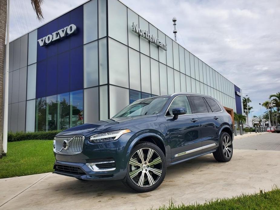 new 2025 Volvo XC90 Plug-In Hybrid car