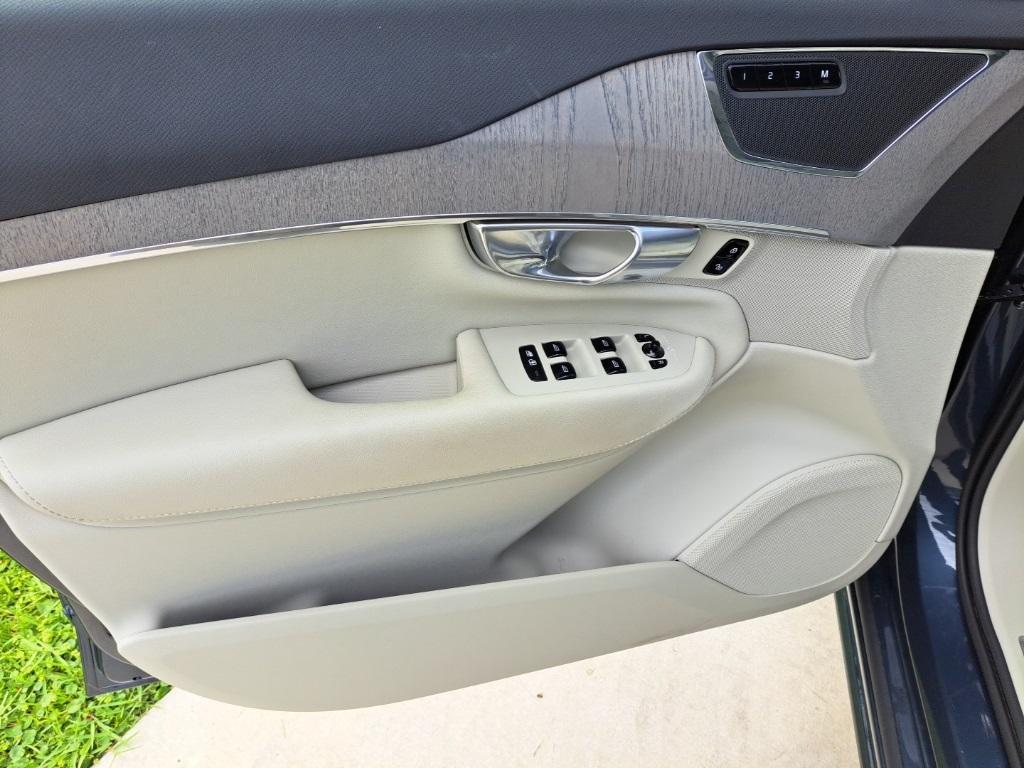 used 2025 Volvo XC90 Plug-In Hybrid car, priced at $55,000