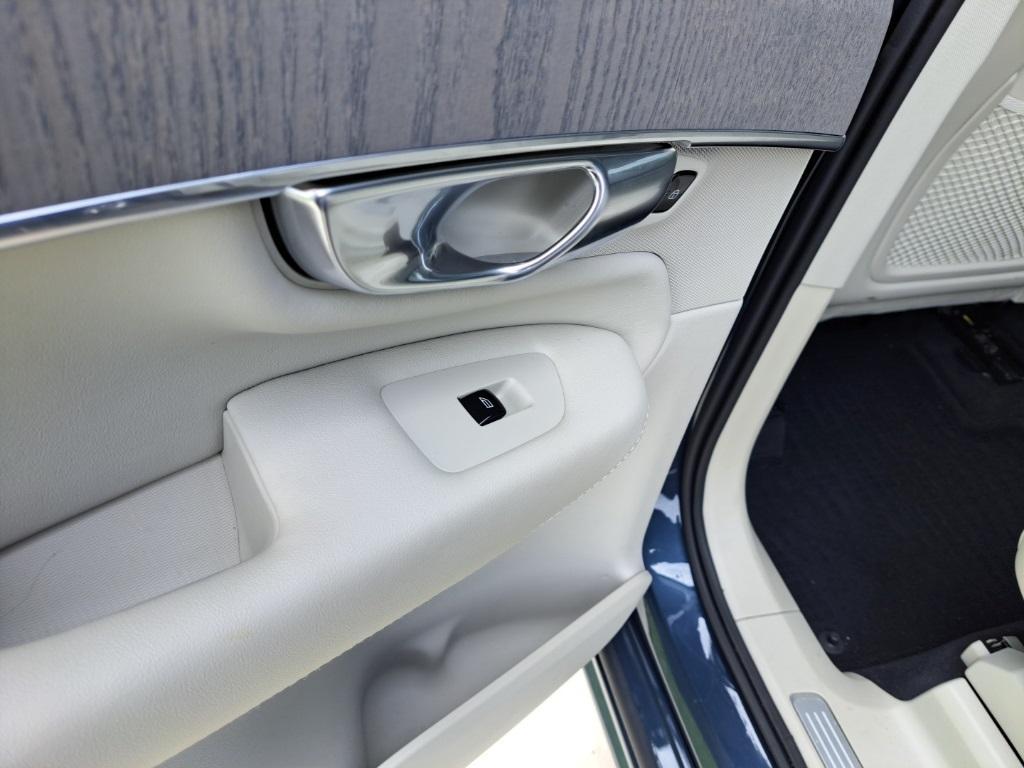 used 2025 Volvo XC90 Plug-In Hybrid car, priced at $55,000