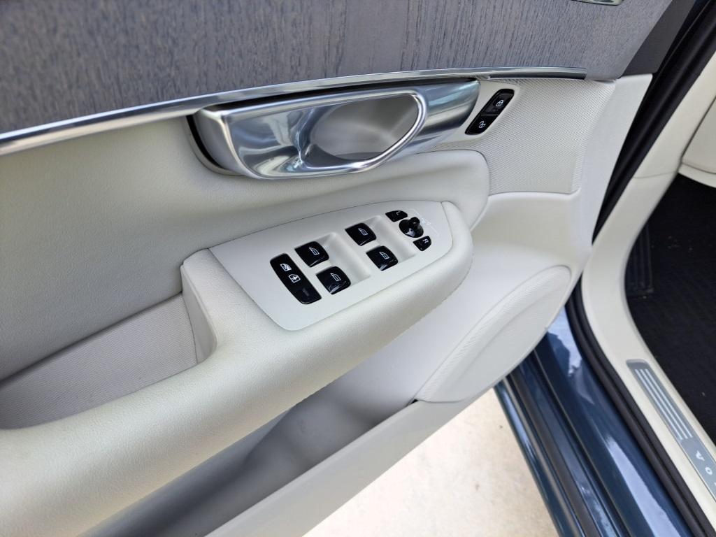 used 2025 Volvo XC90 Plug-In Hybrid car, priced at $55,000