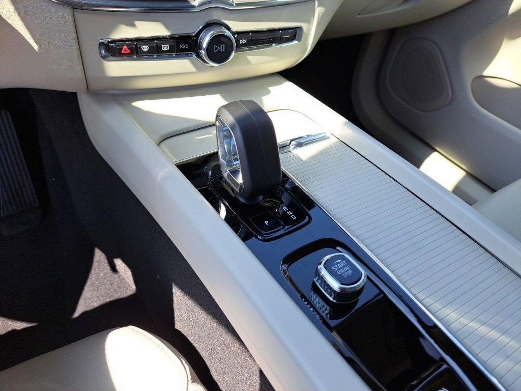 new 2025 Volvo XC60 car, priced at $54,800