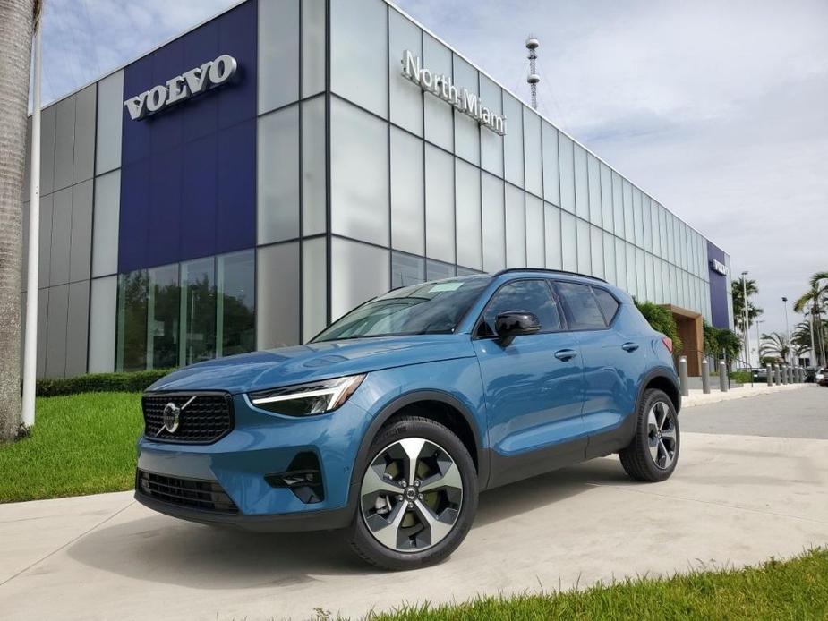 new 2025 Volvo XC40 car