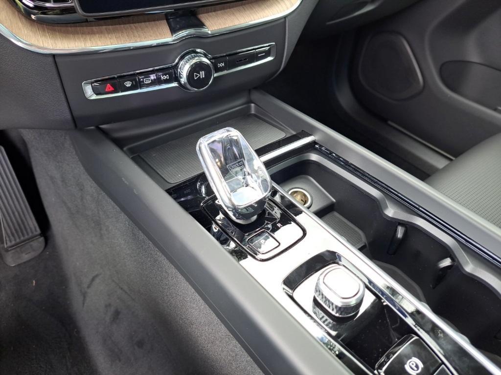 new 2026 Volvo XC60 car, priced at $60,025