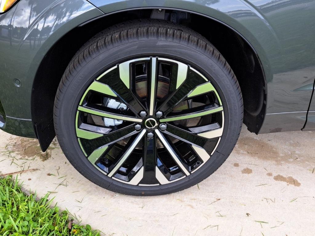 new 2026 Volvo XC60 car, priced at $60,025