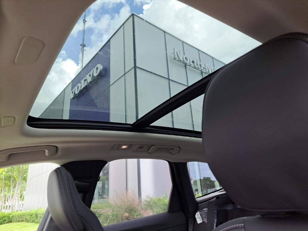 new 2026 Volvo XC60 car, priced at $60,025