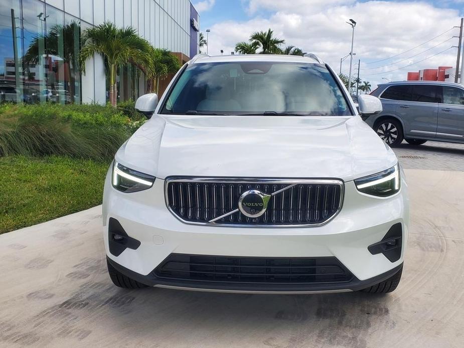 new 2025 Volvo XC40 car