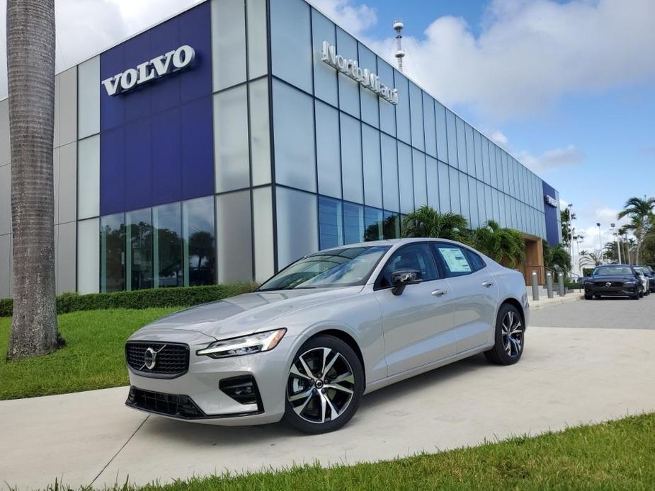 new 2025 Volvo S60 car