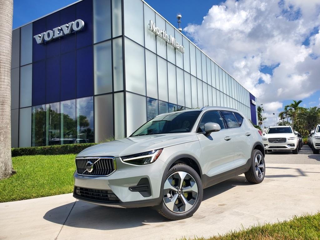 new 2025 Volvo XC40 car