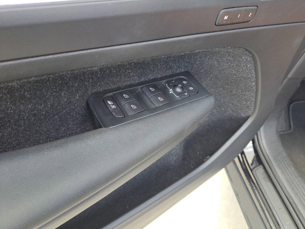 used 2019 Volvo XC40 car, priced at $21,350