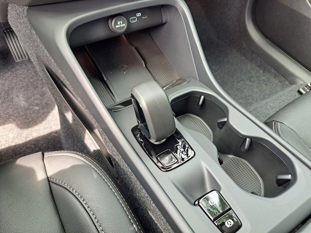 new 2026 Volvo XC40 car