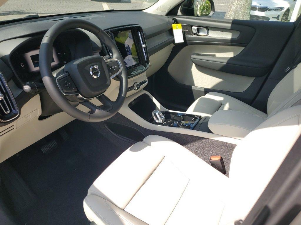 new 2025 Volvo XC40 car, priced at $49,595